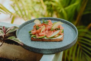 Salmon tostada